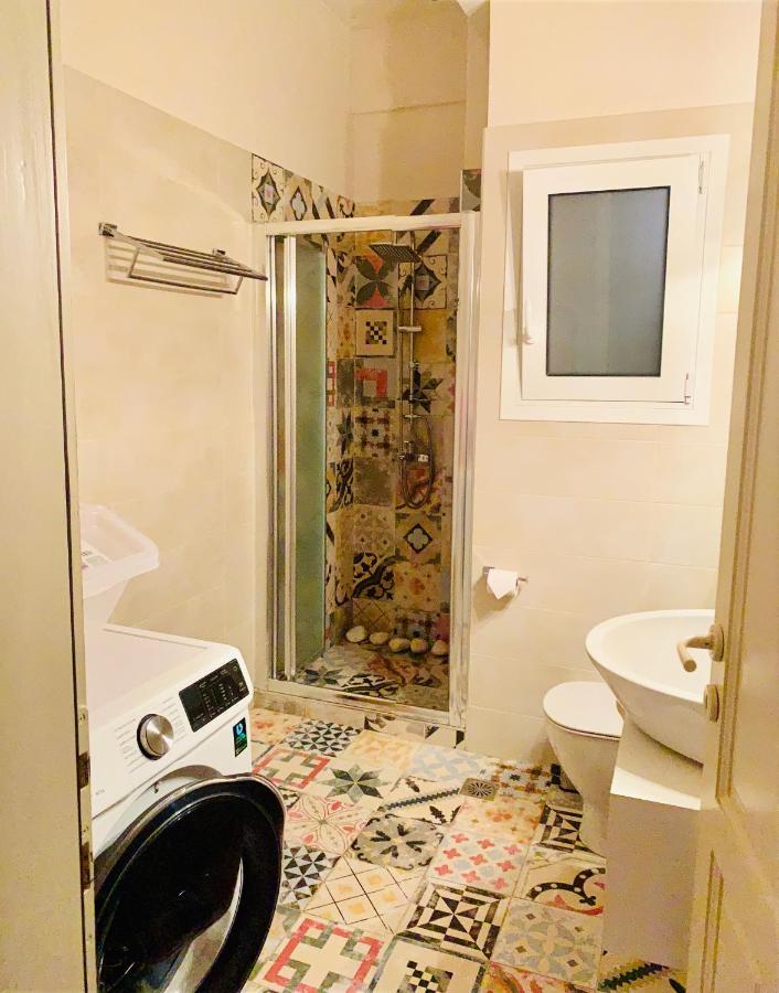 Bring Only Your Toothbrush! Атина Екстериор снимка